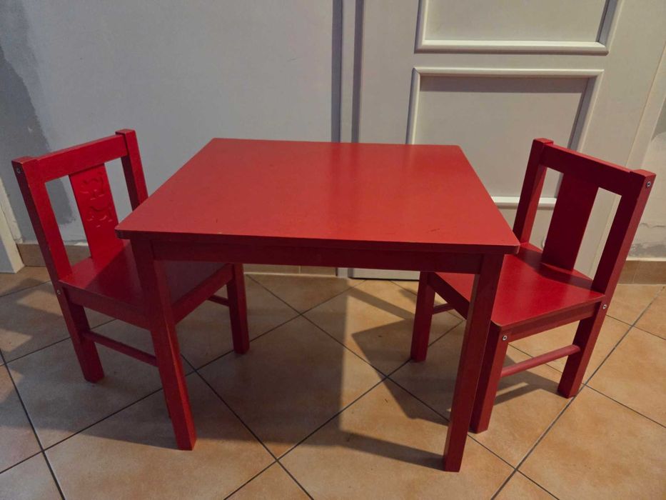 Stolik i 2 krzesła dla dzieci