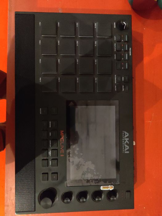 Akai MPC Live 2 - Pouco Uso