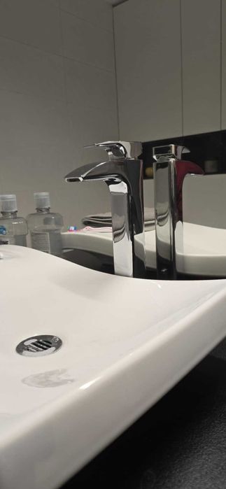 Bateria umywalkowa wysoka nablatowa Roca Thesis