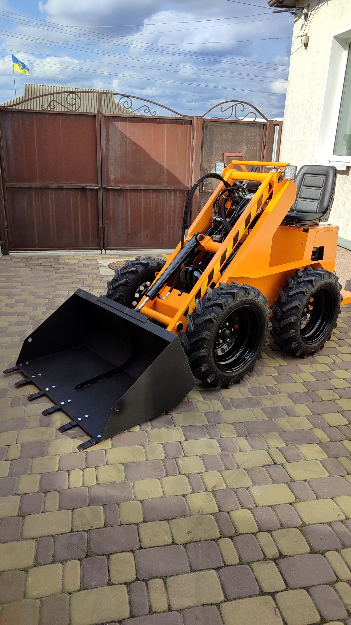 мінінавантажувач Toytraktor