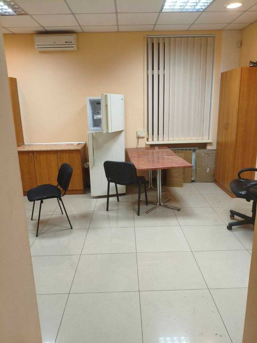 Офісне приміщення, окремий вхід, меблі, комунікації, побутова техніка