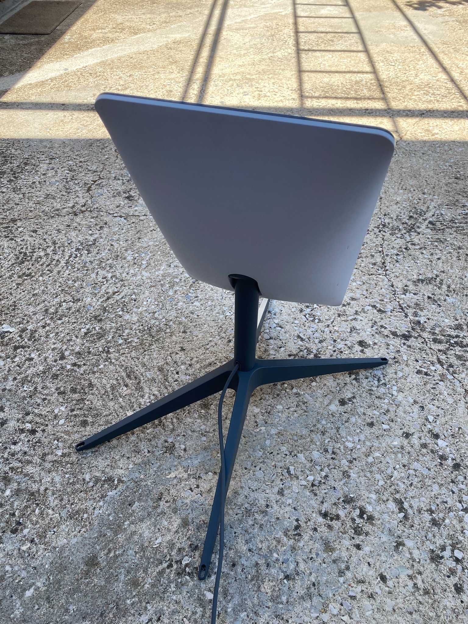 Kit Starlink Gen 2 usado: prato, router e suporte.