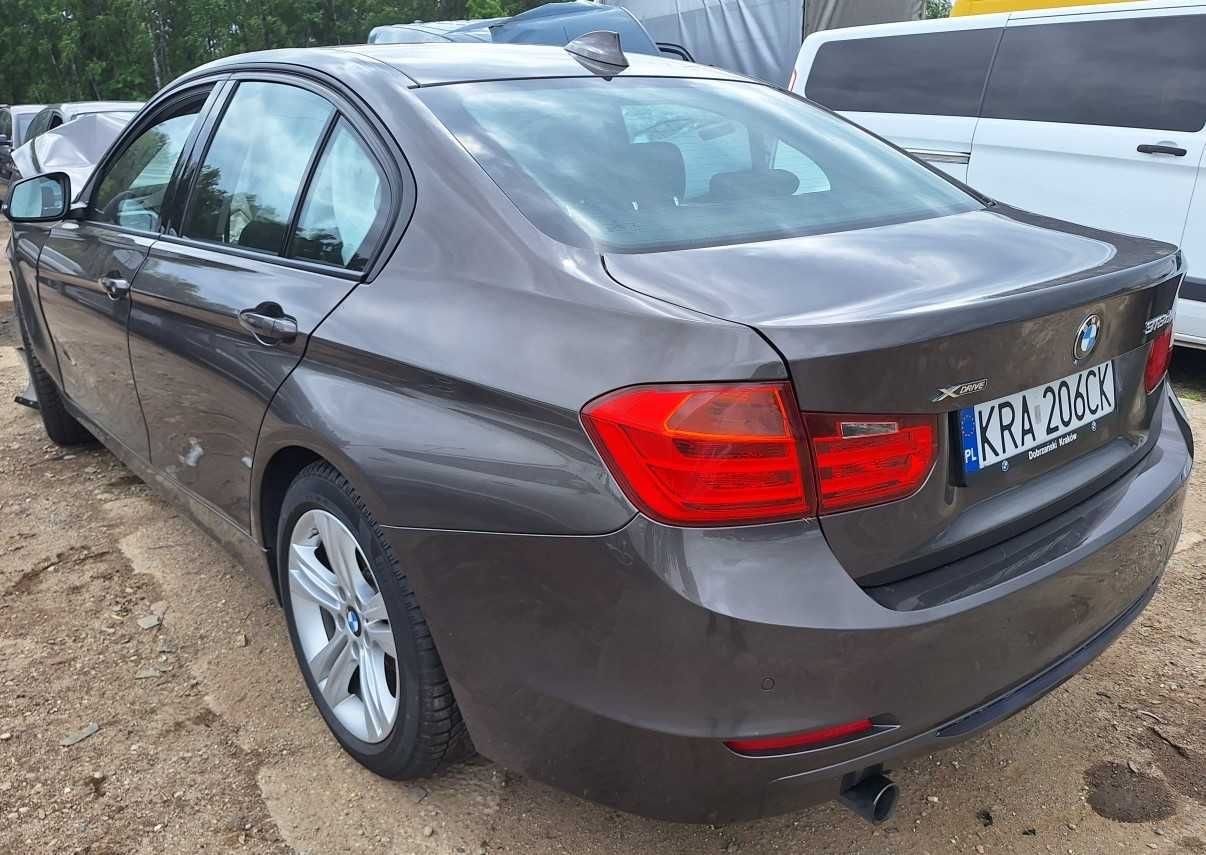 BMW F30 A17 2015 rok N47N 2.0 Diesel 143 KM Klapa Drzwi Zderzak Xdrive