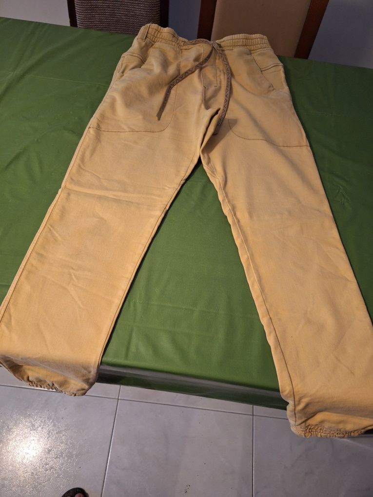 Calcas beges pull&bear