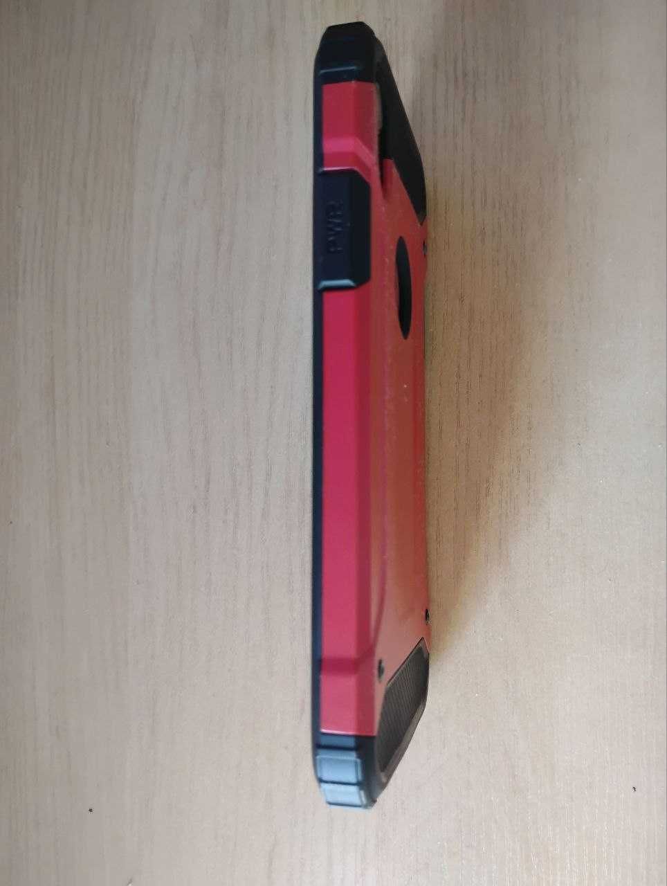 Czerwony iPhone XR z czerwonym etui (zablokowany)