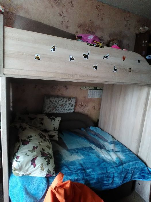 Кровать-горка со встроенным шкафом