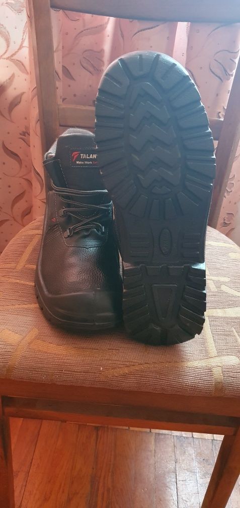 Ботинки рабочее.