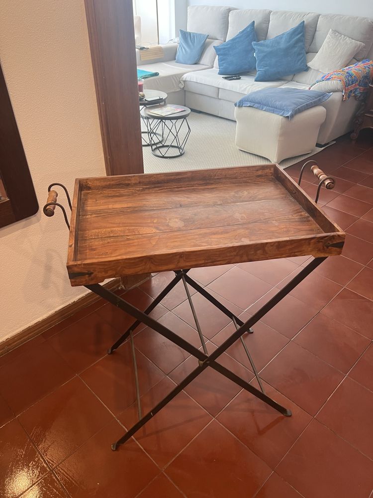 Tabuleiro com pernas estilo rustico