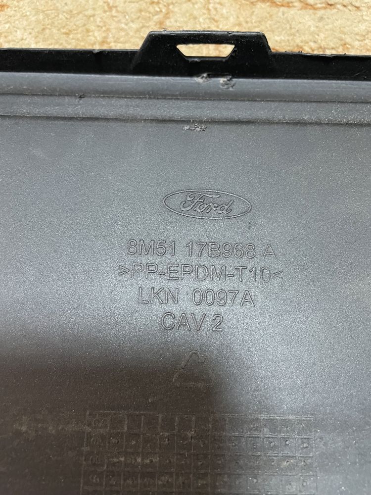 FORD Focus MK2 08-11 Решетка бампера передняя 8M5117B968A