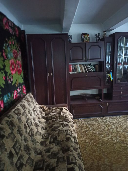 Будинок в селі Лопатин,є відео-огляд.