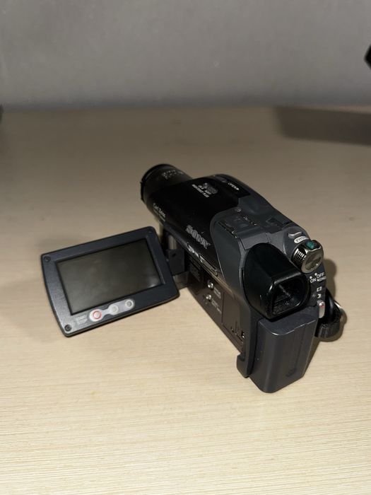 Видеокамера Sony DCR-DVD305 Как новая!