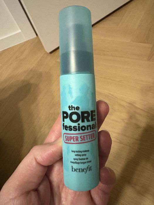 The POREfessional Super Setter Benefit 30ml spray utrwalający makiijaż