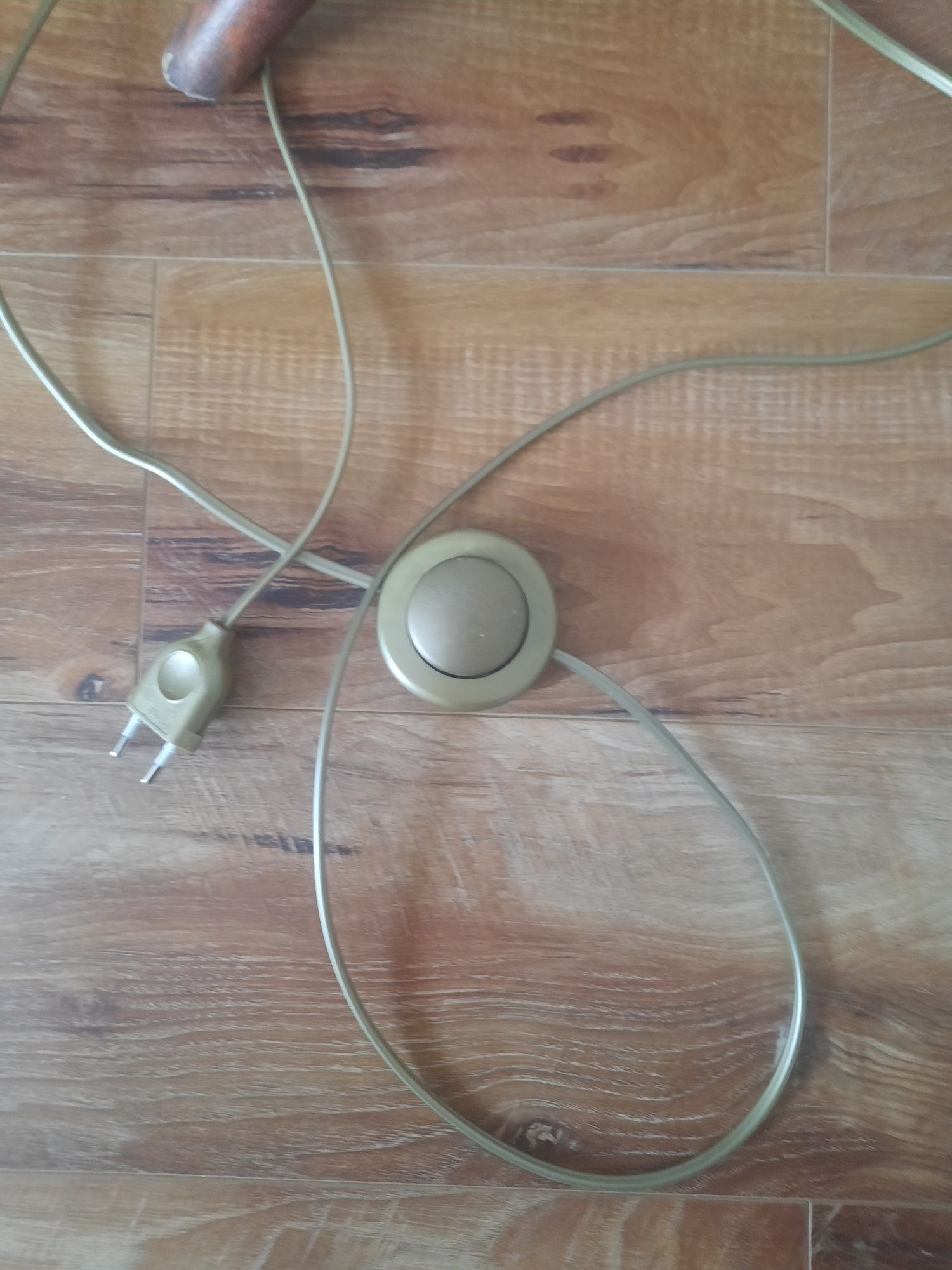 Lampa stojąca drewniana