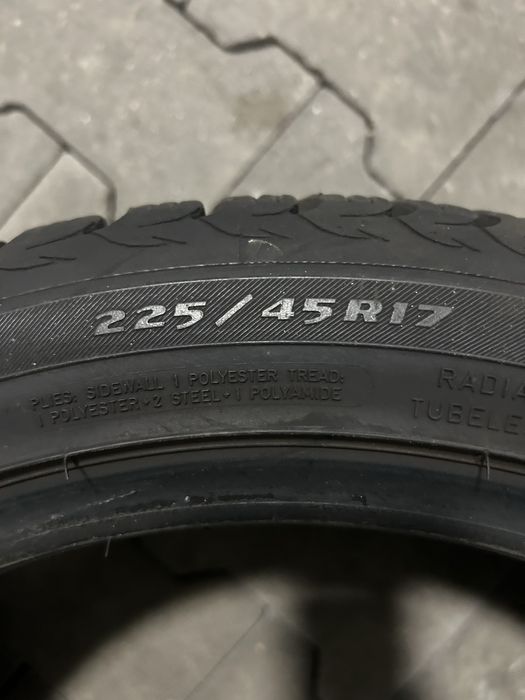 Sprzedam opony  zimowe 224/45R17 Stan BDobry