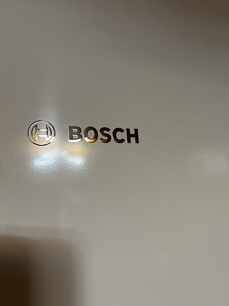 Холодильник BOSCH з нижньою морозильною камерою