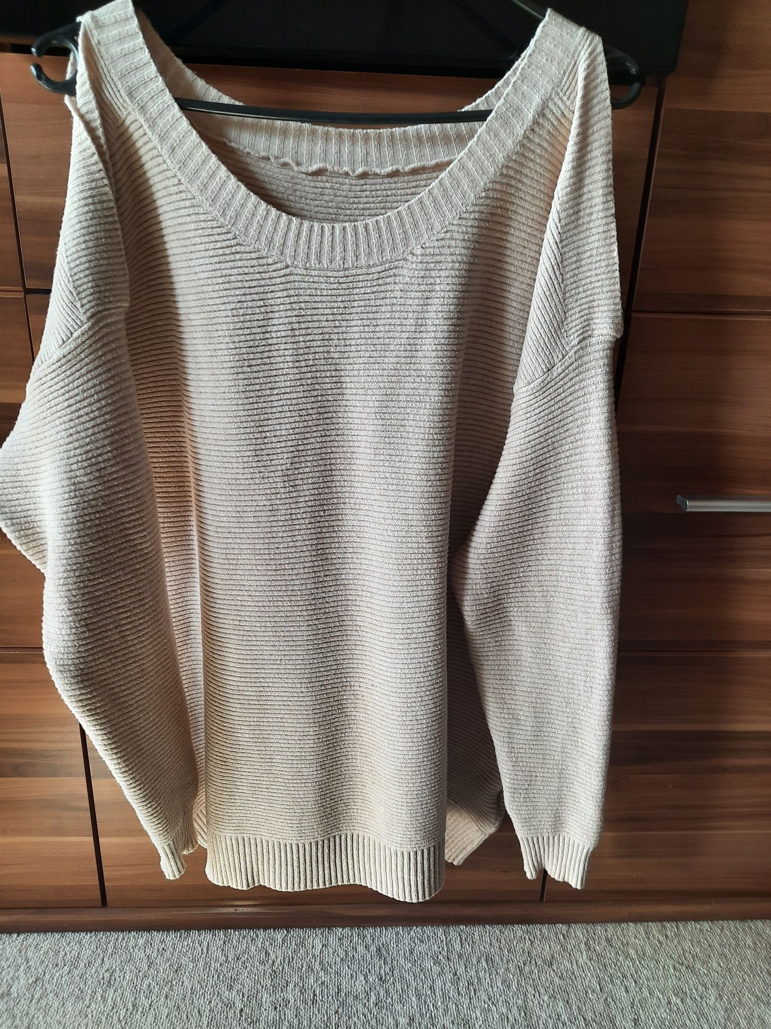 Sweter oversize beżowy