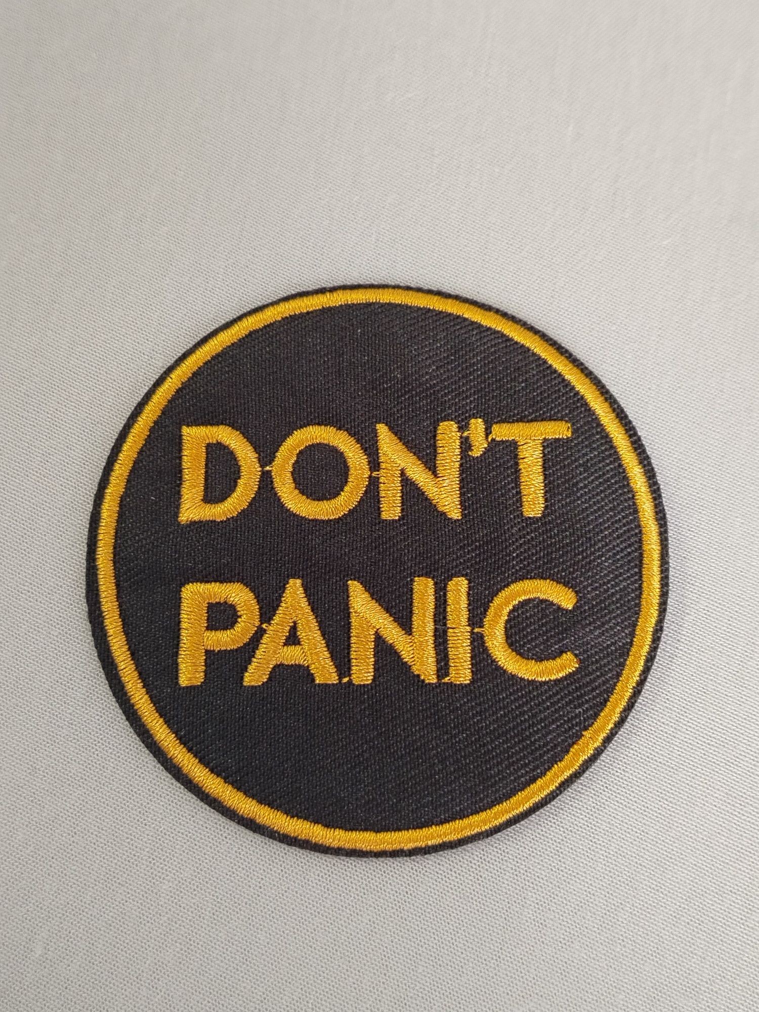 Naszywka napis DON'T PANIC