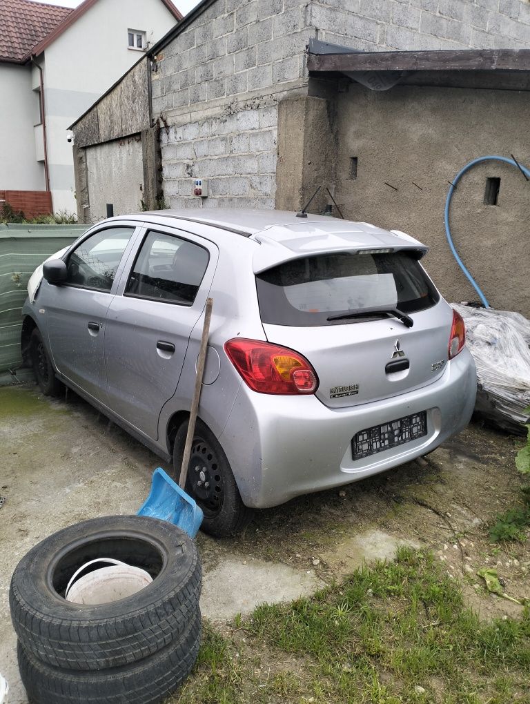Mitsubishi space star 2015
