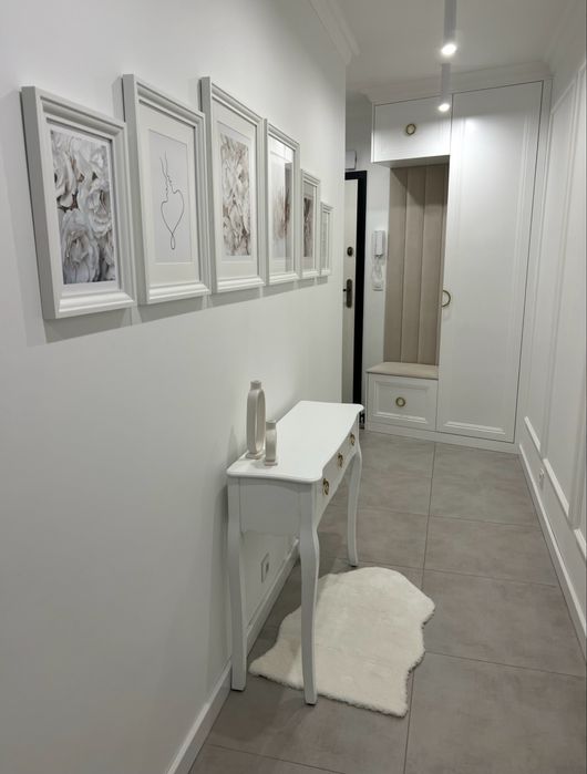 Konsola z szufladami biala modern classy elegancka klasyczna komoda