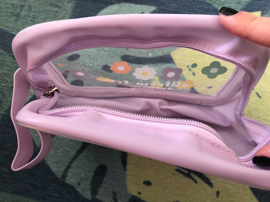 Bolsa de maquilhagem nova