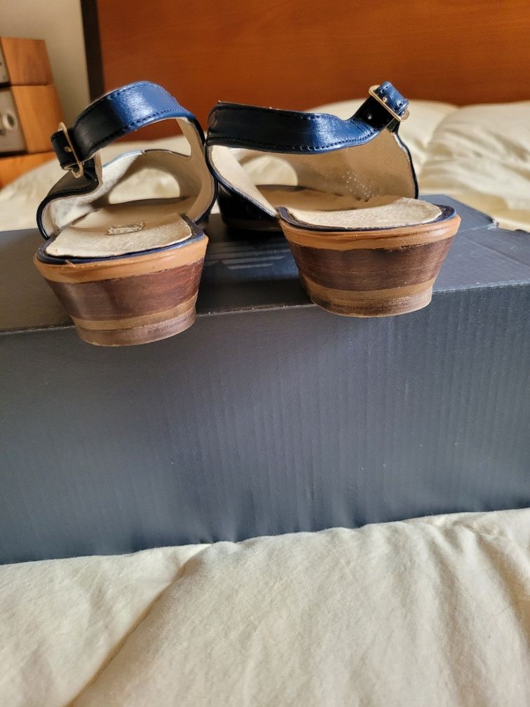 Sapato azul de senhora novo