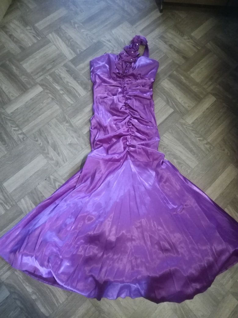 Сукня  на  свято