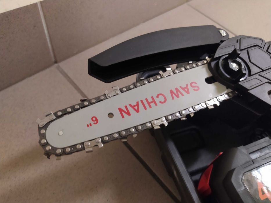 Pilarka do drzew gałęzi nowa zapakowana sprawna z 2 akumulatorami jak