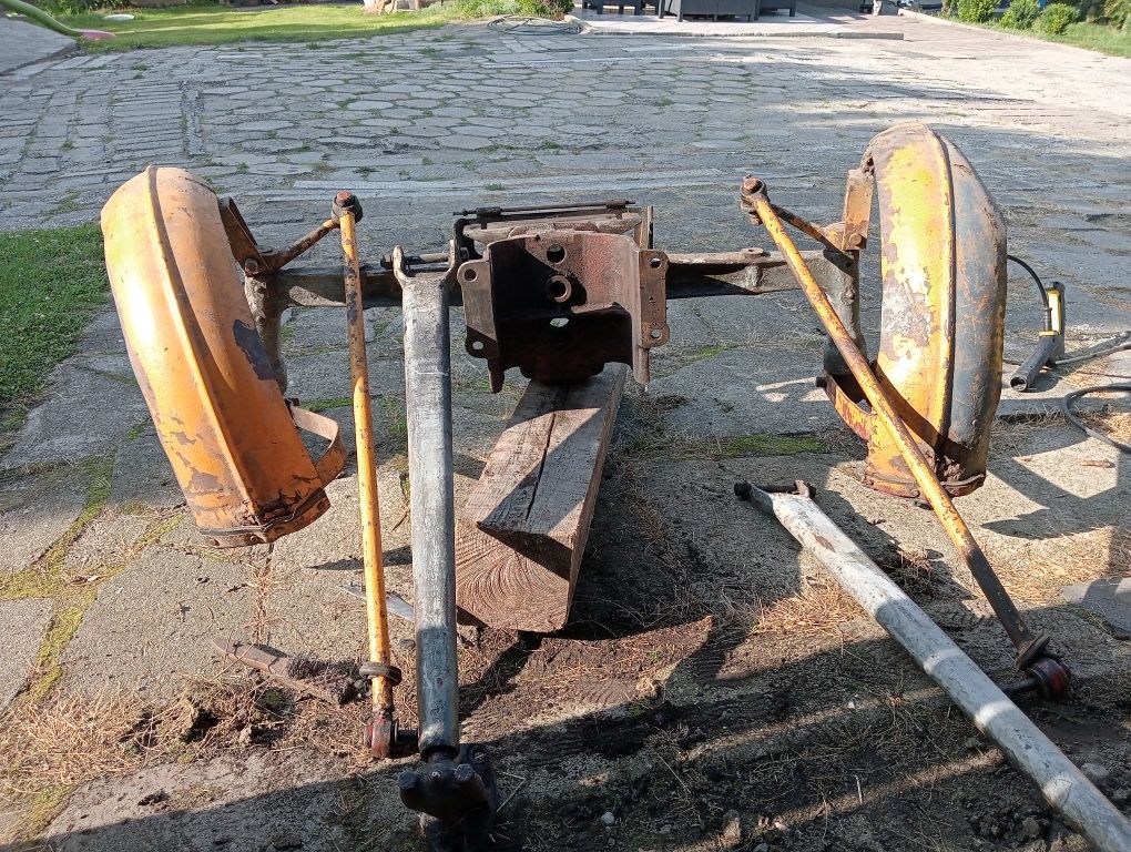 Przednia oś kompletna bez kół Ursus C 328