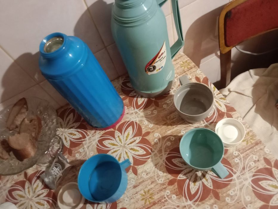 Два термоса ,на пикник