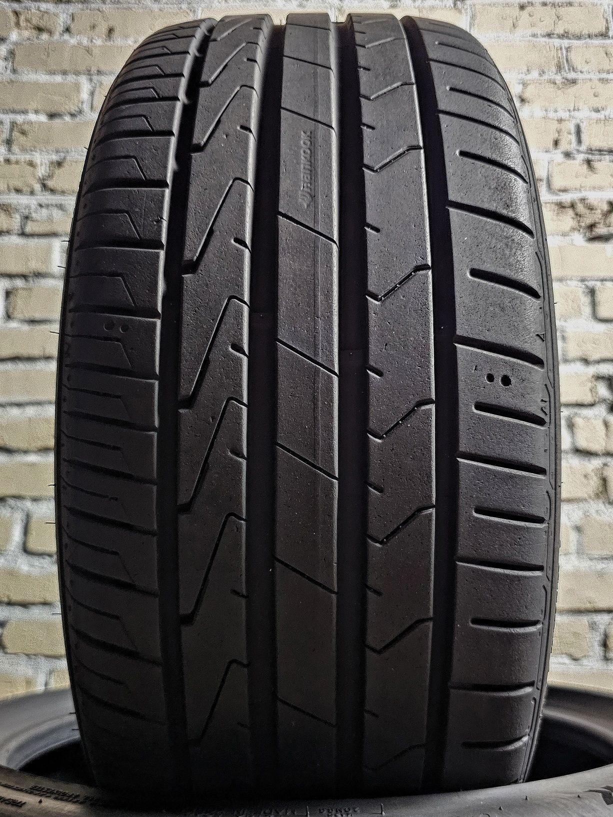 Пара 215/45r17 Hankook | Korea | 2022 | 7.5mm | Преміум шини/Як нові
