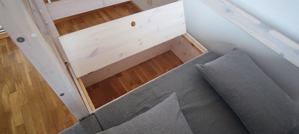 Beliche Flexa em pinho branco com secretária e sofá – 2ª mão