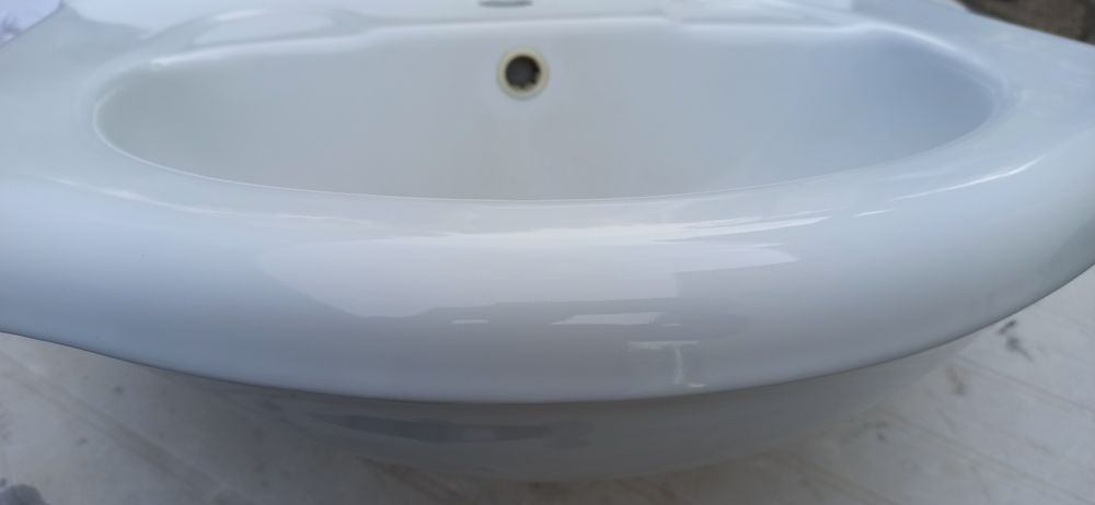 Vendo lavatório e espelho