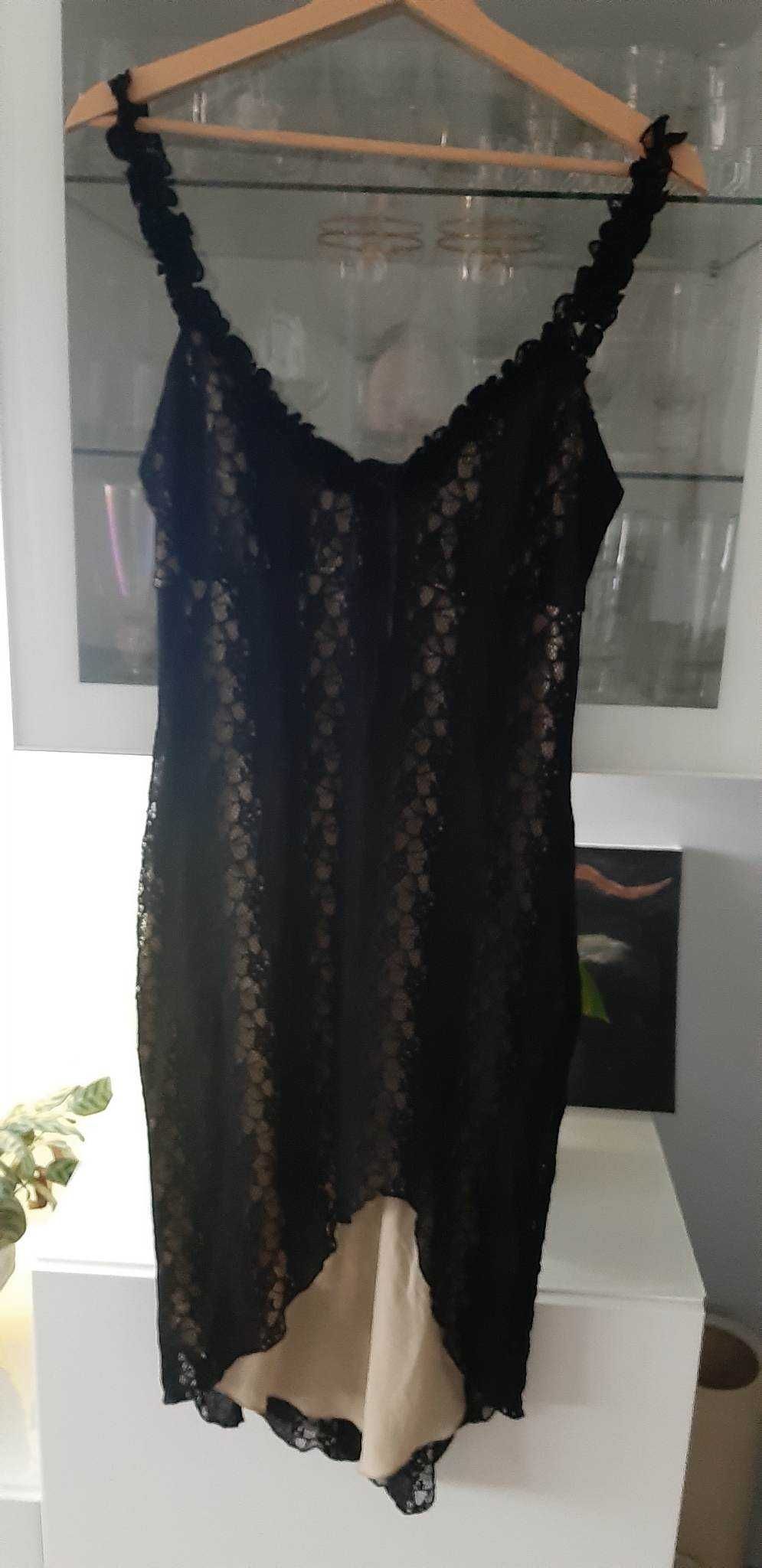 Koronkowa czarna sukienka, M