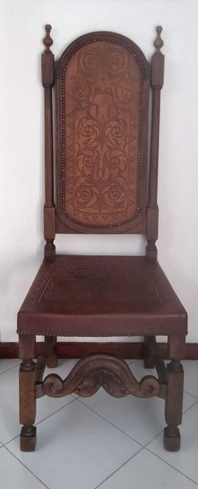 (Excelente) Cadeira vintage portuguesa em couro e tachas