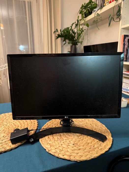 Monitor LG 21,5” IPS Full HD – sprawny, stan bardzo dobry