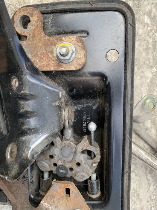 Стояночний тормоз 3B0711247