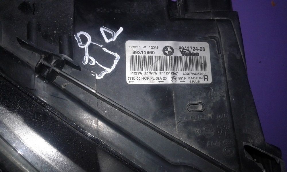 BMW 3 e90 e91 Lampy Przód Zwykłe nie Xenony Wersja Angielska 2 Sztuki