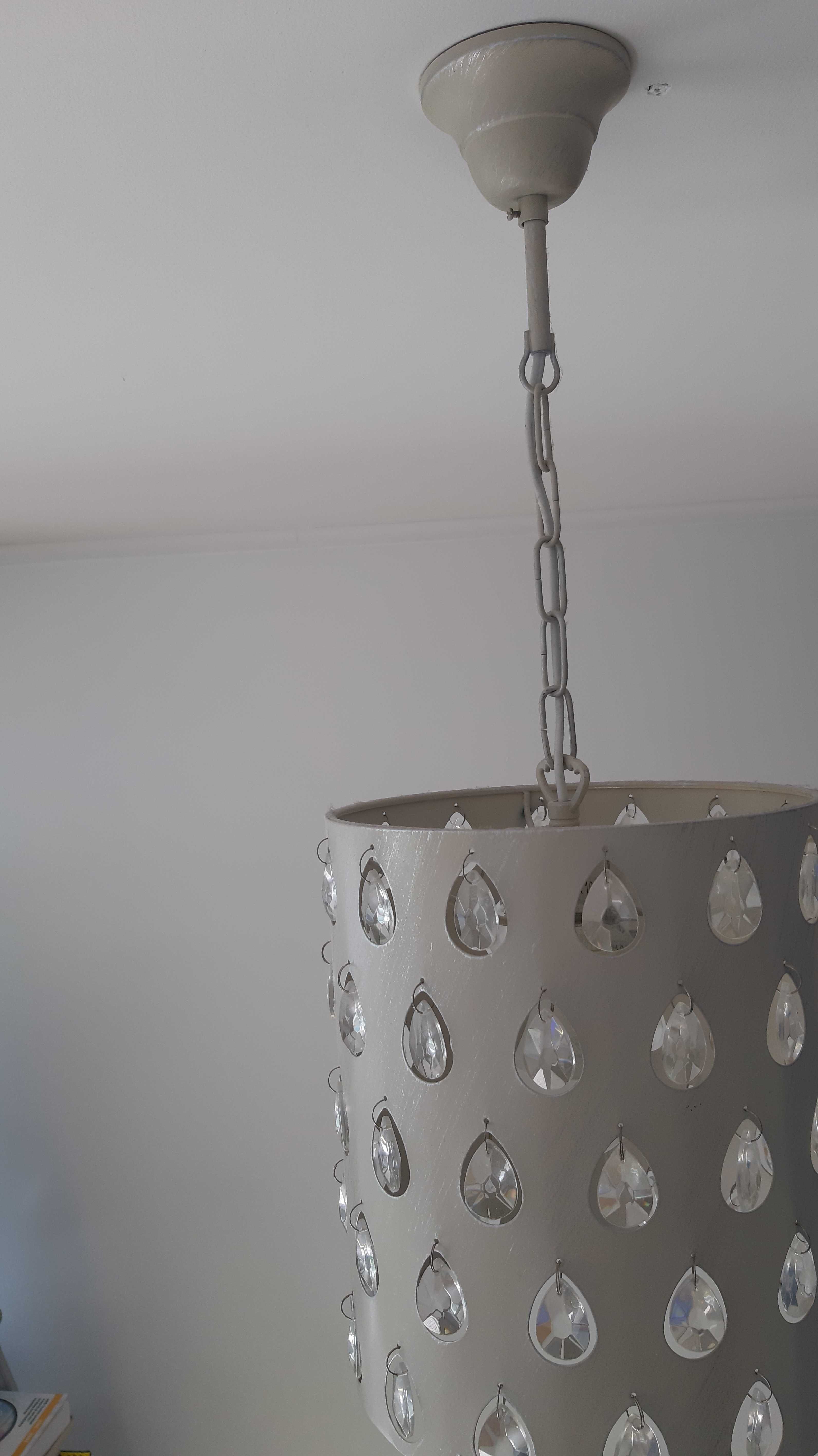 Lampa sufitowa wisząca biała z kryształkami metalowa glamour