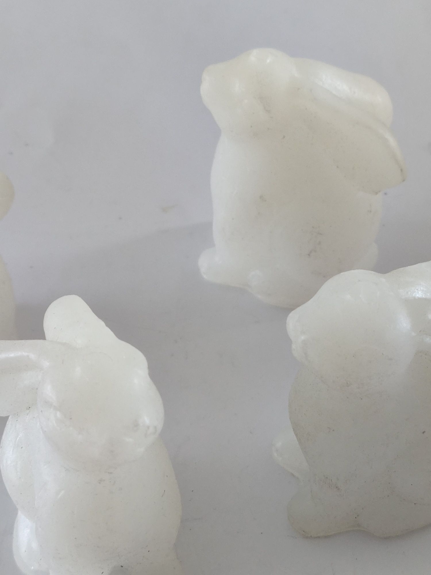Figurka trwała materiał m.inn. kauczuk Zając wysokość 7 cm Wielkanoc