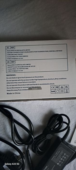 Zasilacz sieciowy do laptopa