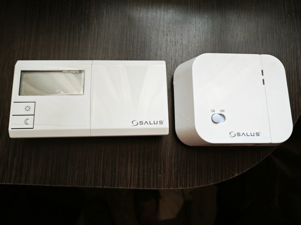 Продам беспроводн терморегулятор программатор Salus 091FLRF для котла