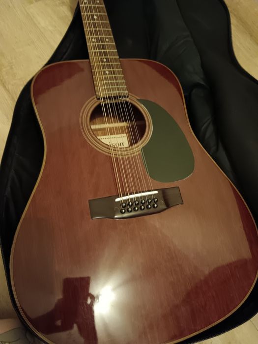 Guitarra Maison com 12 cordas
