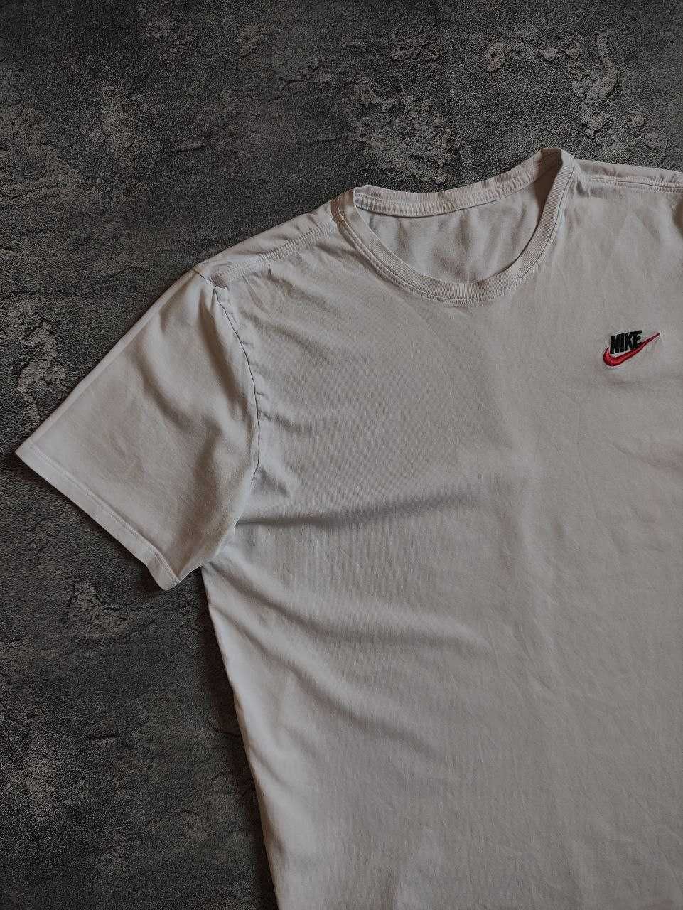 Футболка біла Nike оригінал. Розмір L
