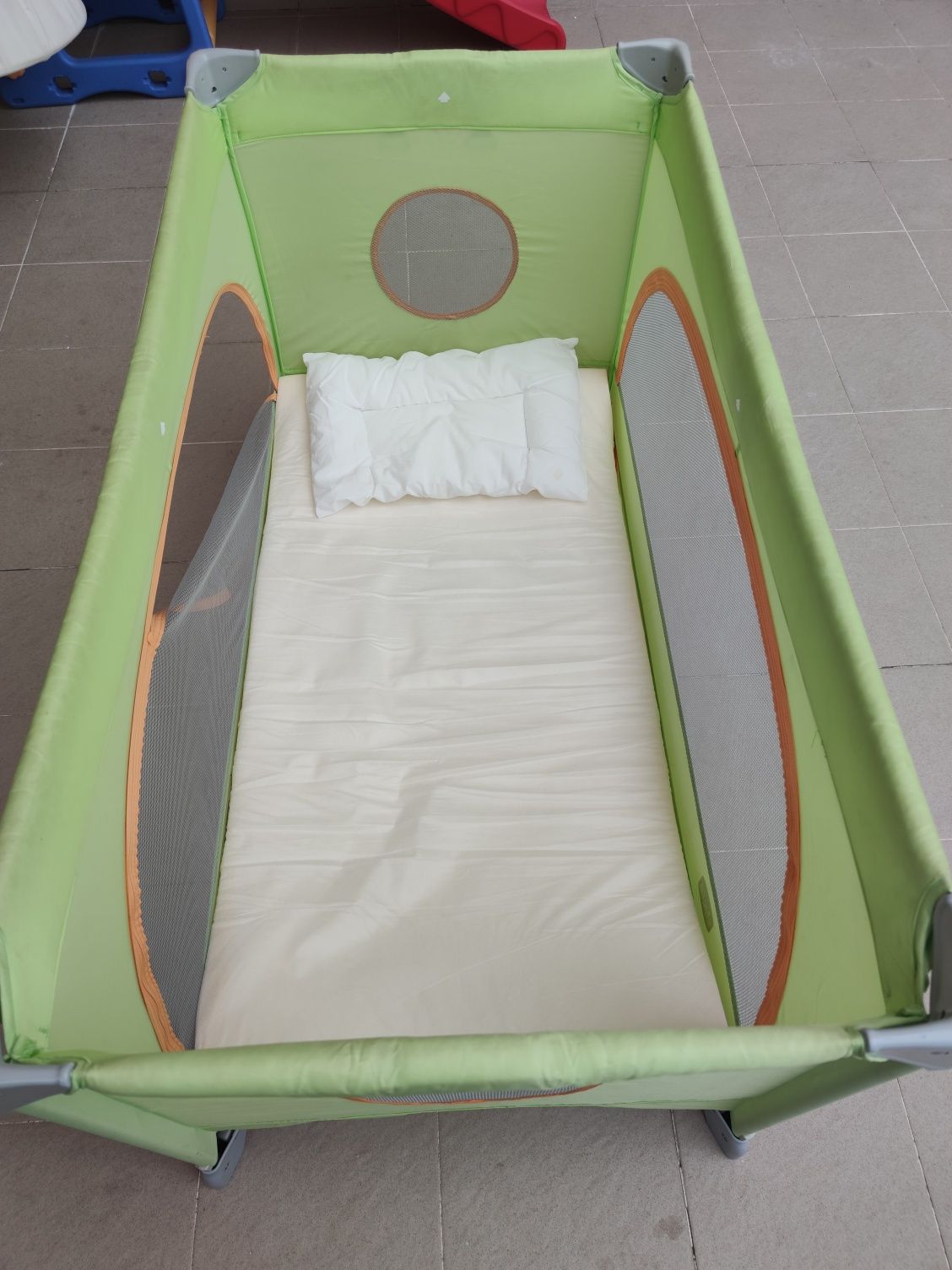 Cama de viagem de bebé