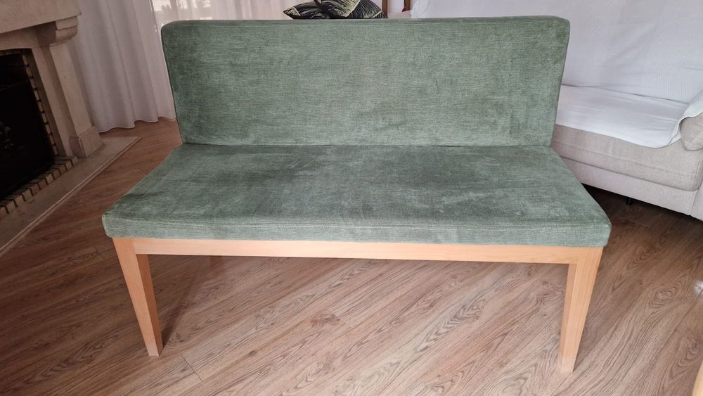 Banco corrido almofadado