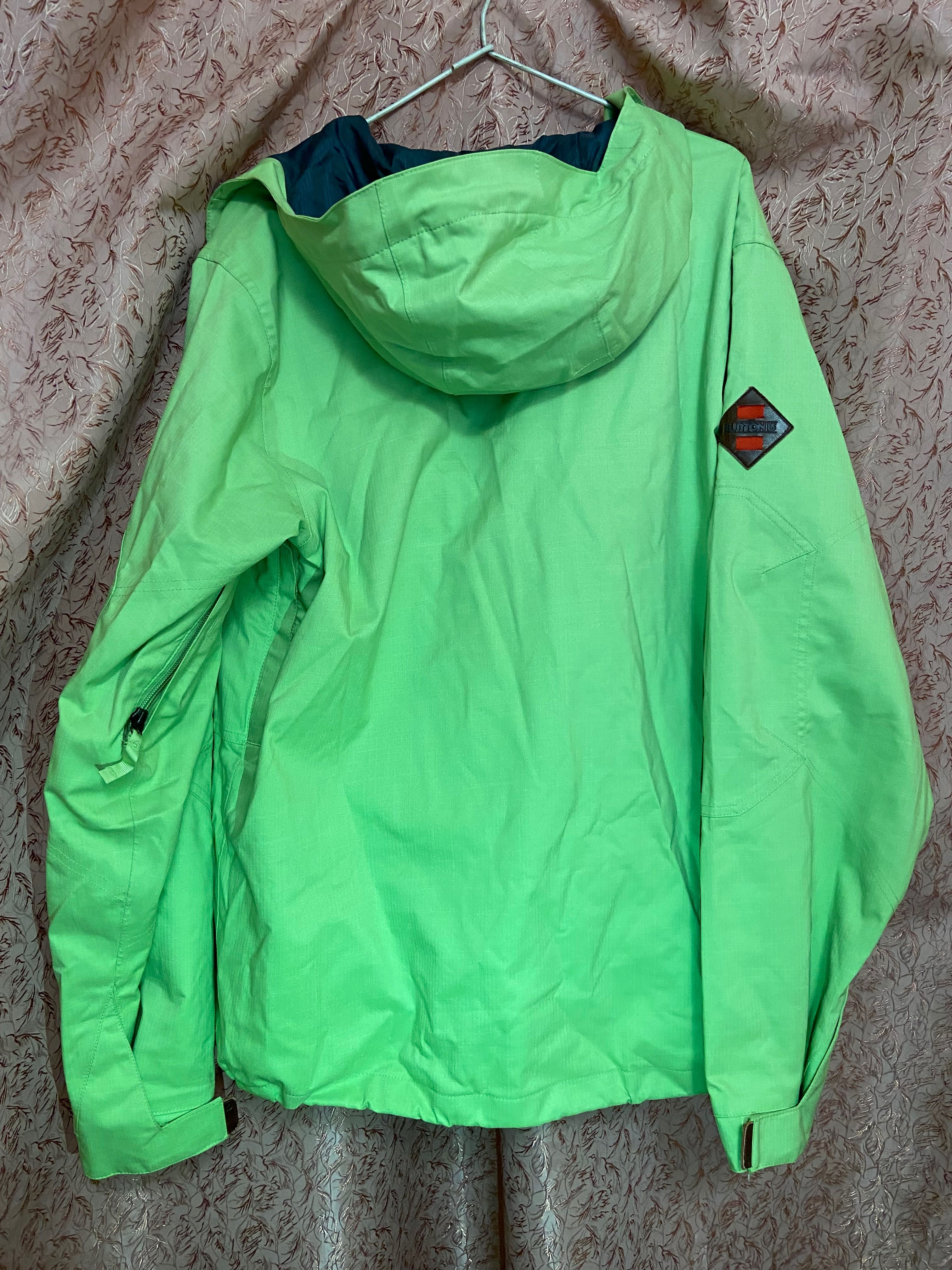 Лижна куртка салатового кольору Burton