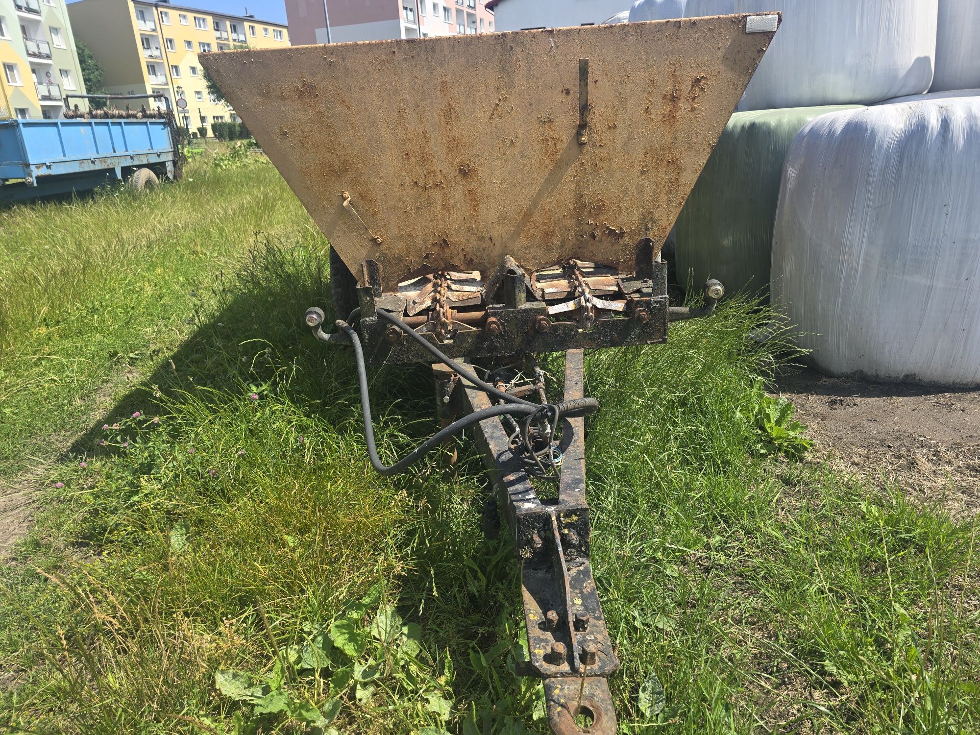 Rozsiewacz wapna łańcuchowy