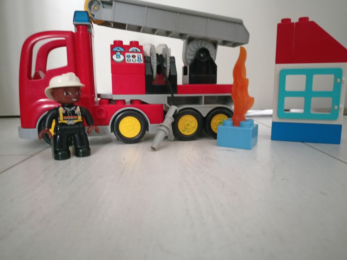 Woz strażacki LEGO Duplo