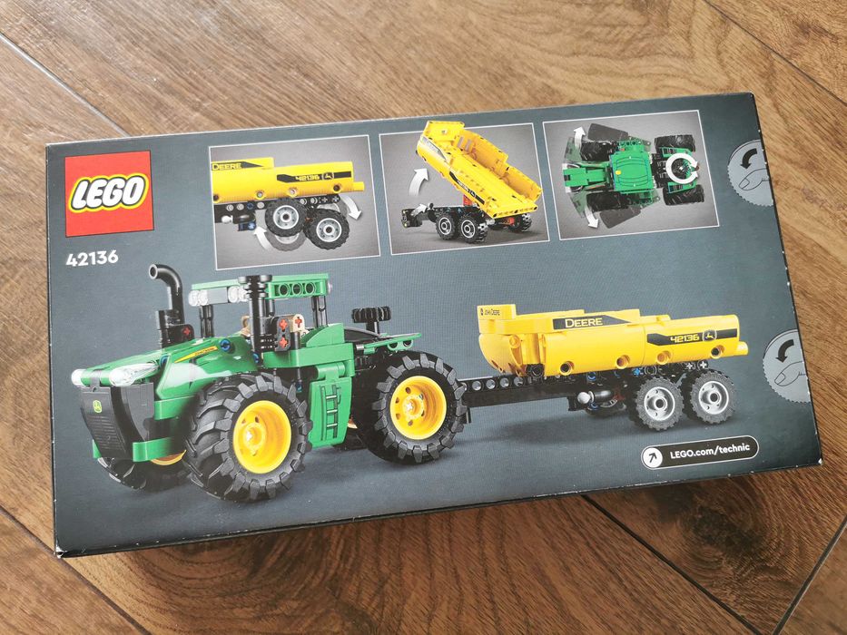 LEGO Technic Traktor John Deere 9620R 4WD Prezent