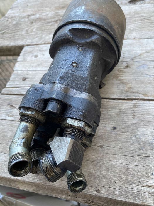 Насос дозатор (б\у) для тракторов и с/х, дорожной самоходной техники